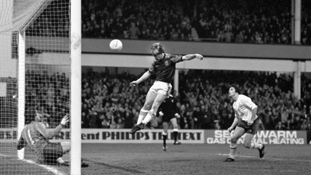 Tony Cottee scores against Spurs in 1983