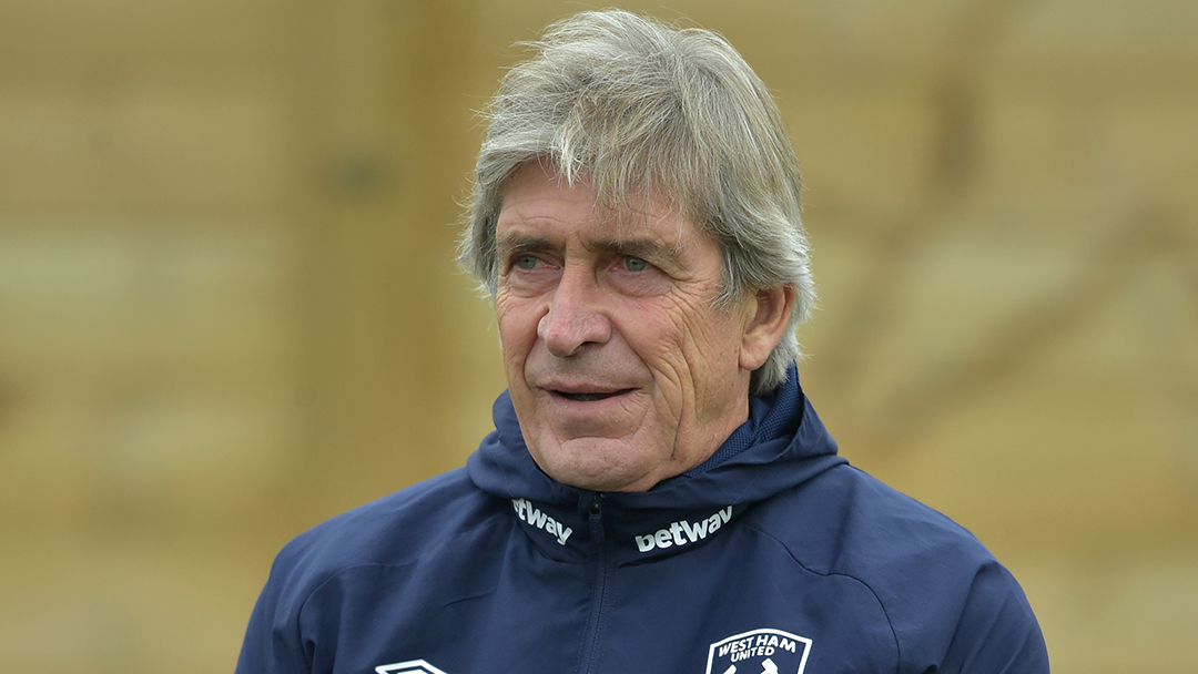 Manuel Pellegrini in West Ham training