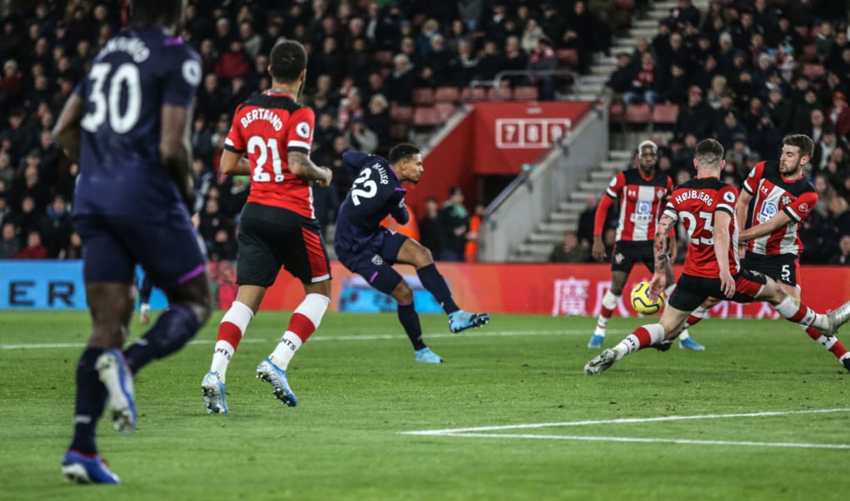 Sebastien Haller scores at Southampton