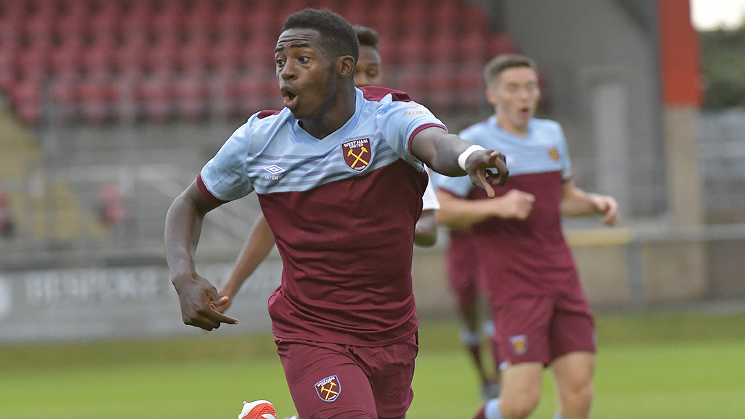 Jeremy Ngakia in action for West Ham U23s