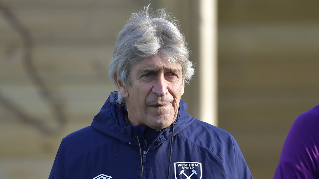 Manuel Pellegrini in West Ham training