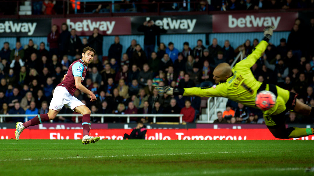 Nikica Jelavic celebrates scoring against Wolves