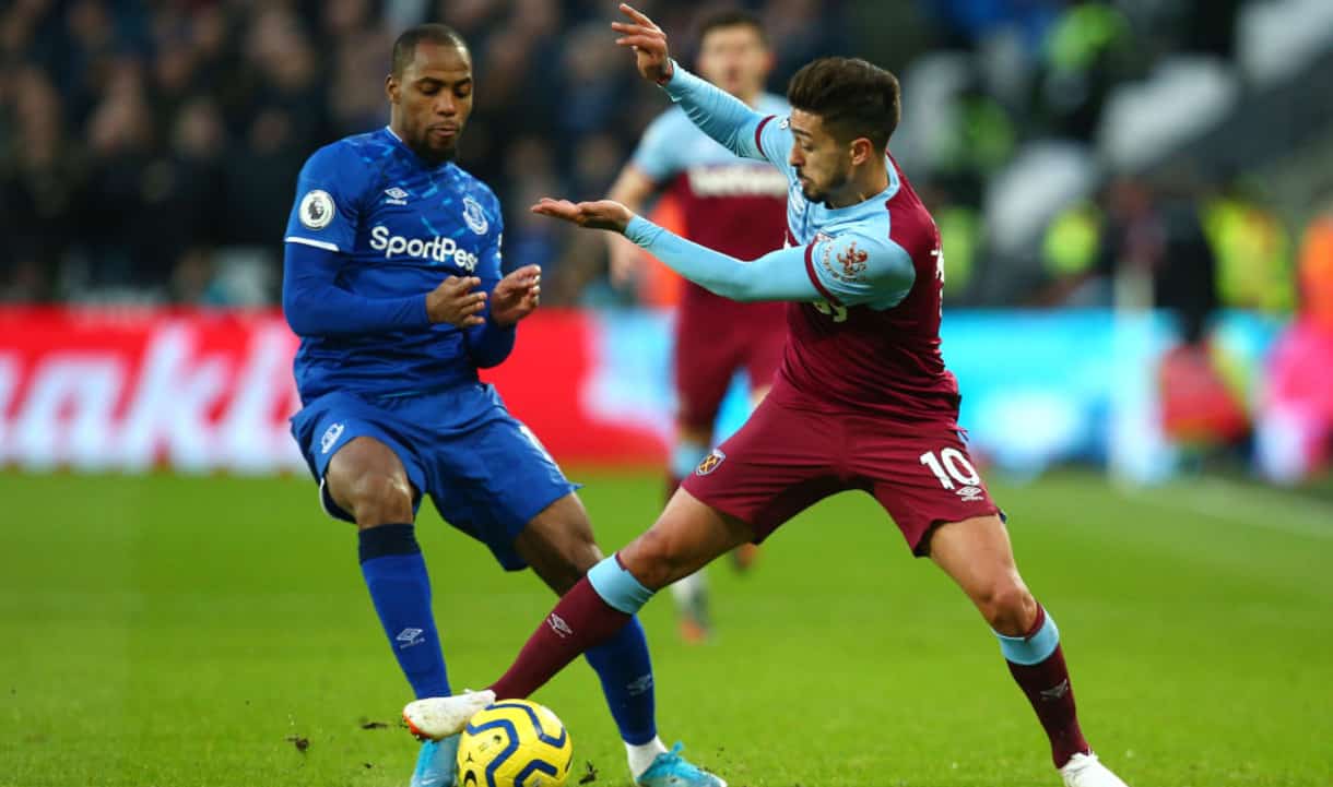 Manuel Lanzini challenges Djibril Sidibe