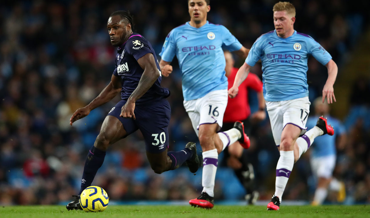 Michail Antonio runs at the Manchester City defence