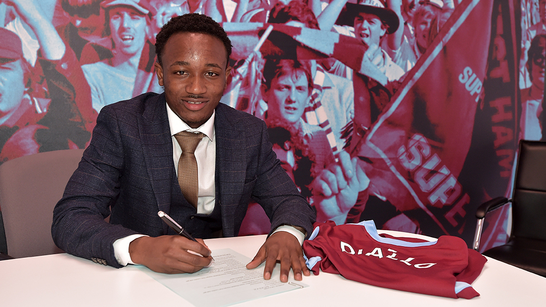 Amadou Diallo signs first professional contract