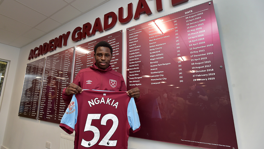 Jeremy Ngakia adds his name to the graduates board at the Academy of Football