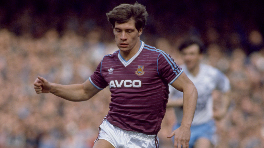 Tony Cottee in action against Spurs in March 1986