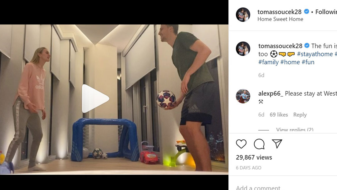 Tomas Soucek and his wife play keepy-uppy