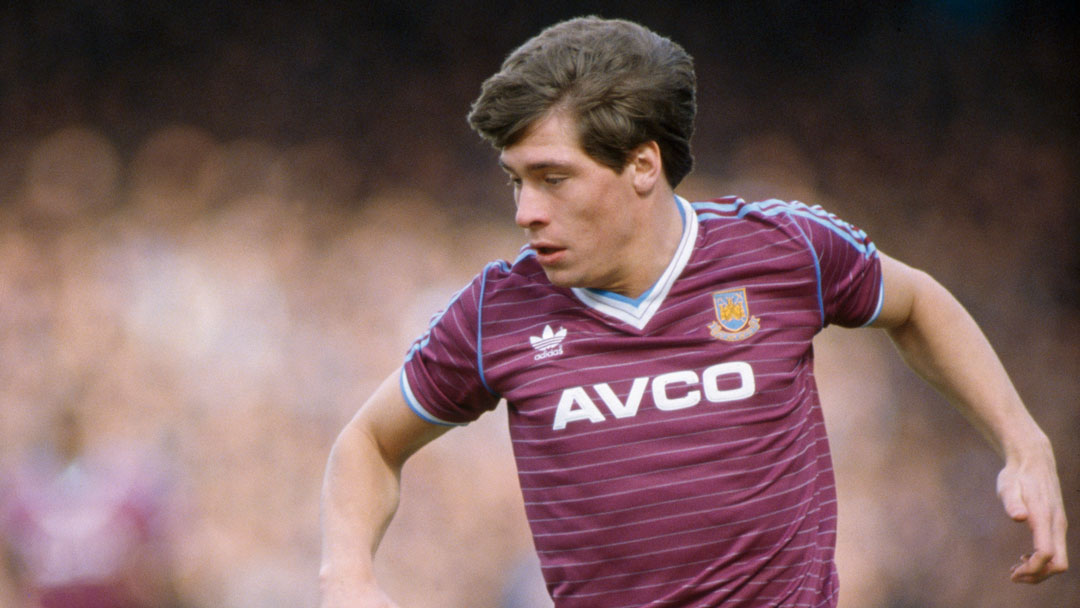 On This Day: Tony Cottee keeps West Ham's title challenge alive