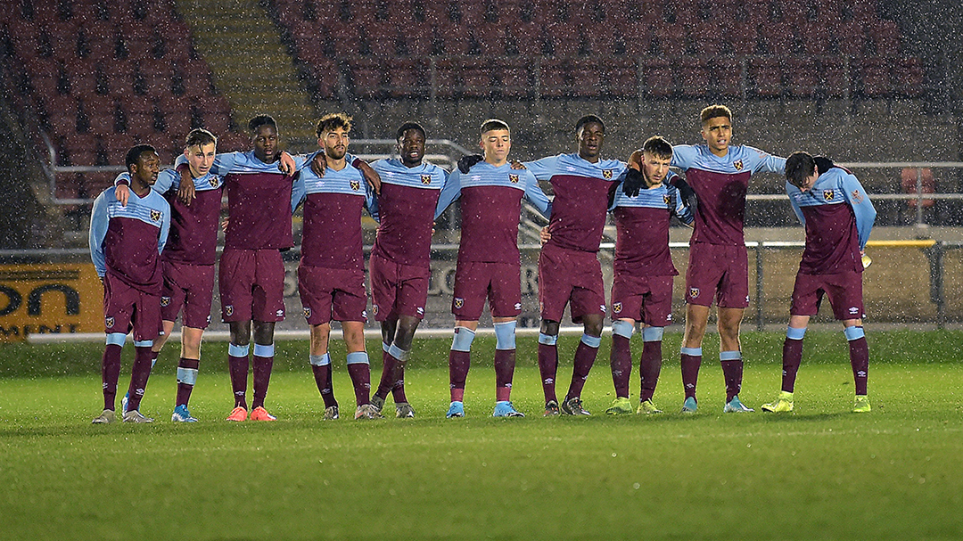 West Ham United U18s show their togetherness (photo: December 2019)