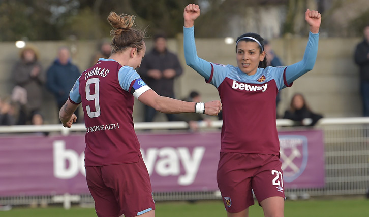 Martha Thomas celebrates her goal vs Liverpool