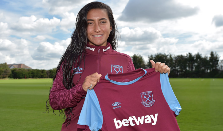 Maz Pacheco signs for West Ham United women's team