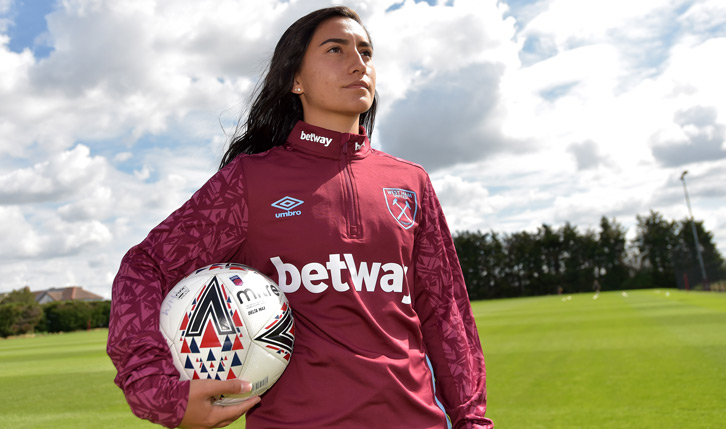 Maz Pacheco signs for West Ham United women's team