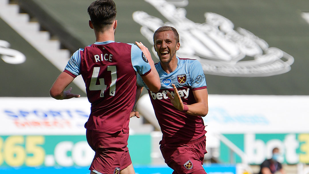 Tomas Soucek celebrates his goal