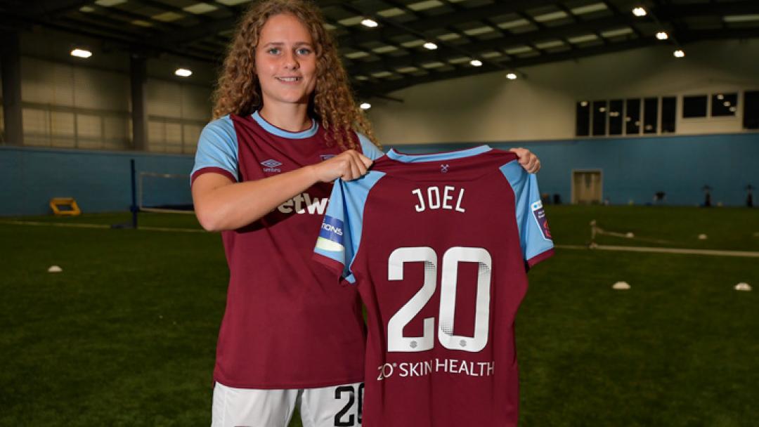  West Ham United sign Lionesses youngster Lois Joel