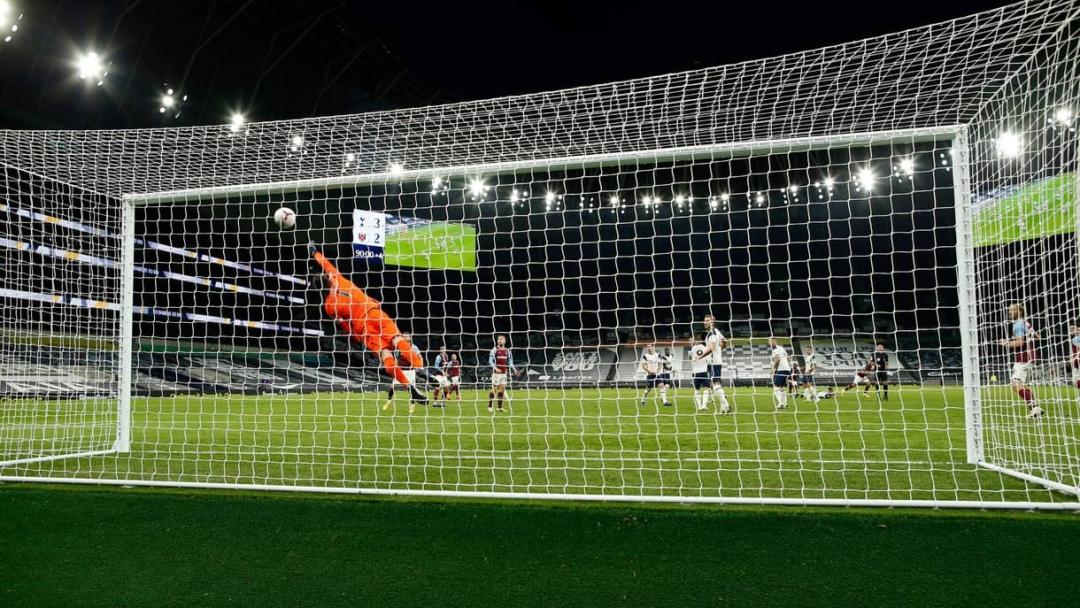 Manuel Lanzini scores at Tottenham