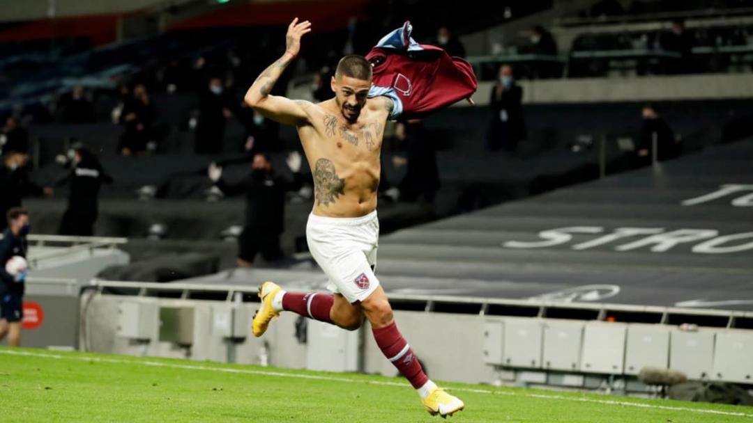 Manuel Lanzini celebrates scoring at Tottenham