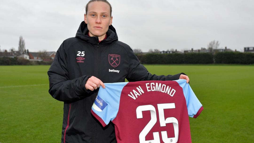 Emily Van Egmond signs permanent West Ham deal