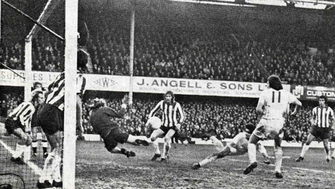 Bobby Gould scores at Southampton