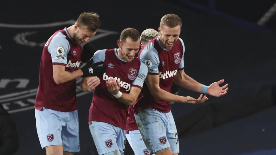 The Hammers celebrate at Everton