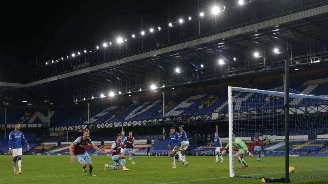 Tomas Soucek scores at Everton