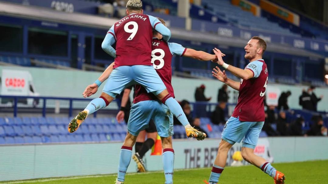 The Hammers celebrate at Everton