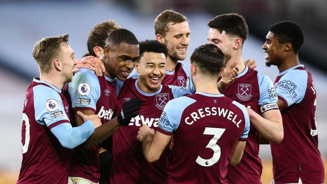 The Hammers celebrate Issa Diop's goal