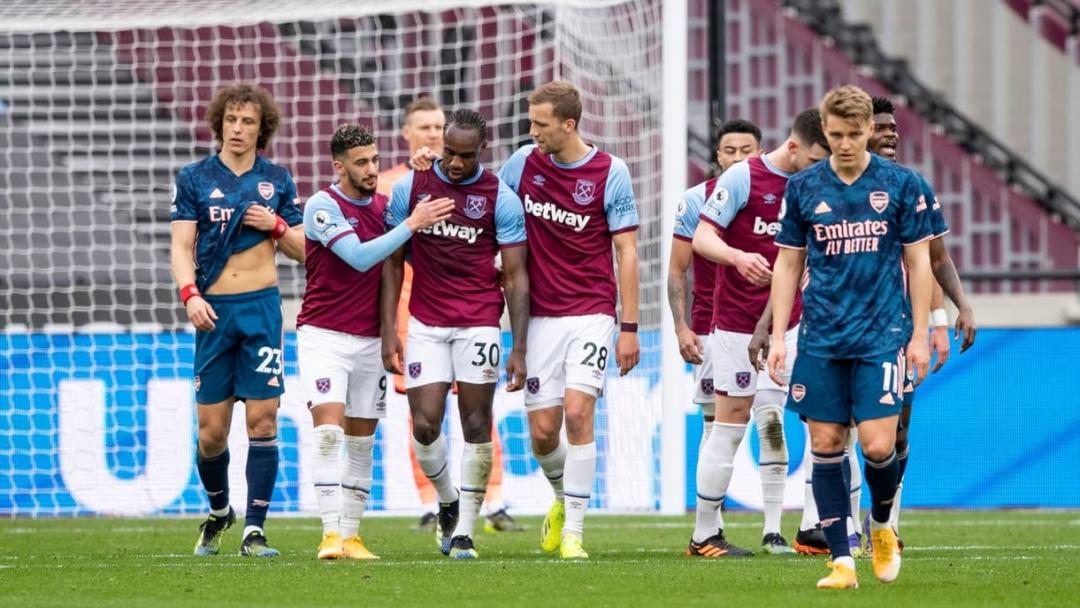 The Hammers celebrate Tomas Soucek's goal against Arsenal