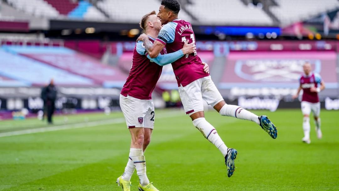 Jesse Lingard celebrates with Jarrod Bowen