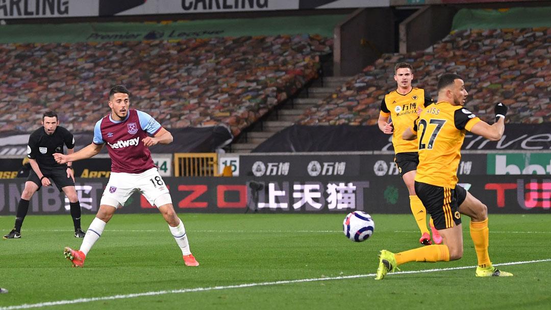 Pablo Fornals scores at Wolves