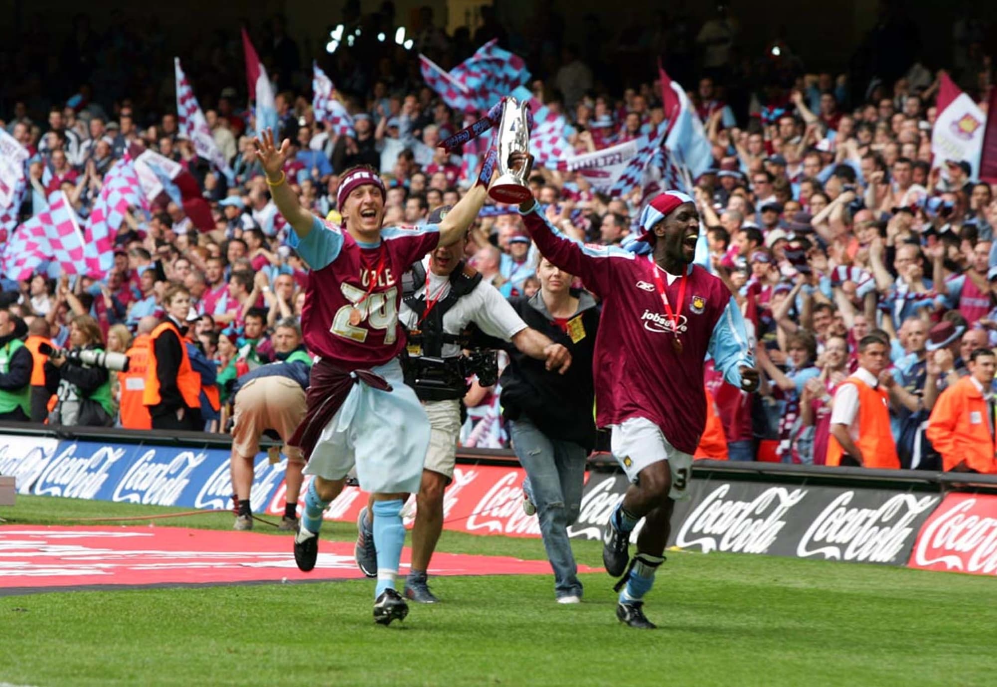 The Hammers celebrate at the 2005 Play-Off final