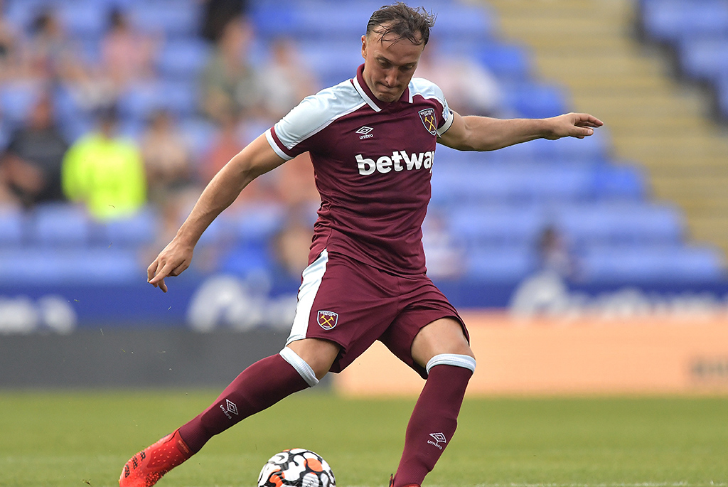 West Ham 2021/22 Umbro Home Kit - FOOTBALL FASHION