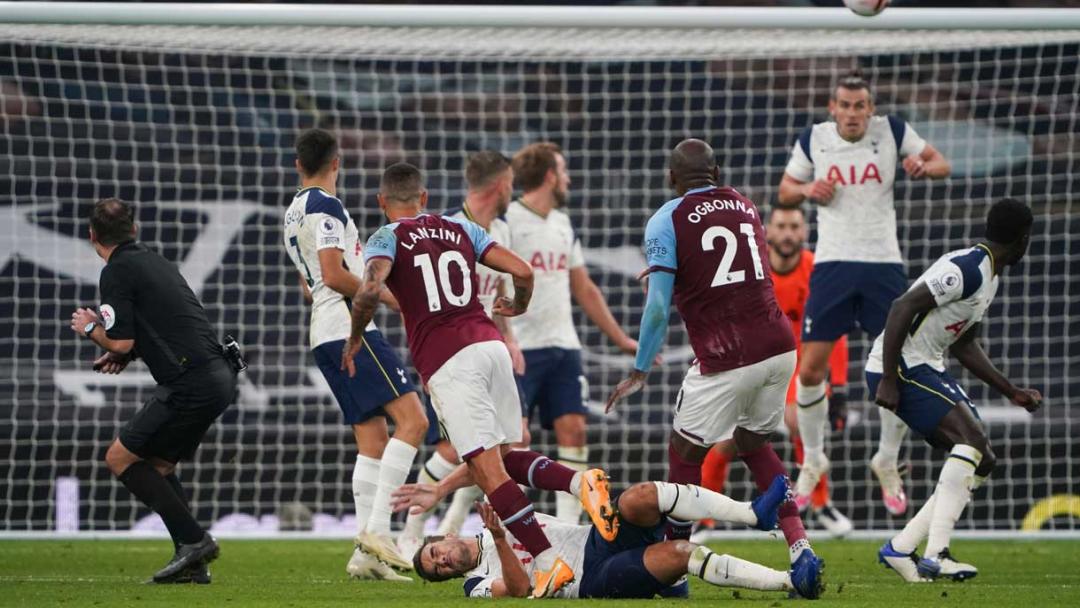 Manuel Lanzini scores against Tottenham