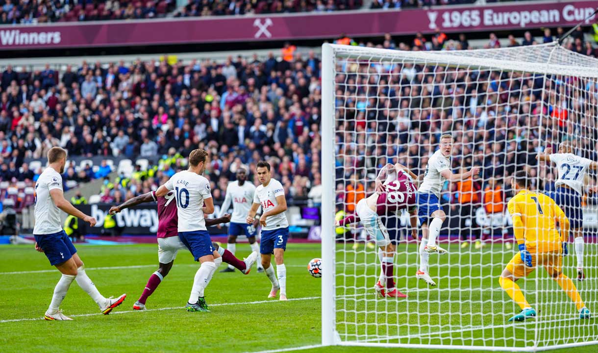 Michail Antonio scores against Spurs