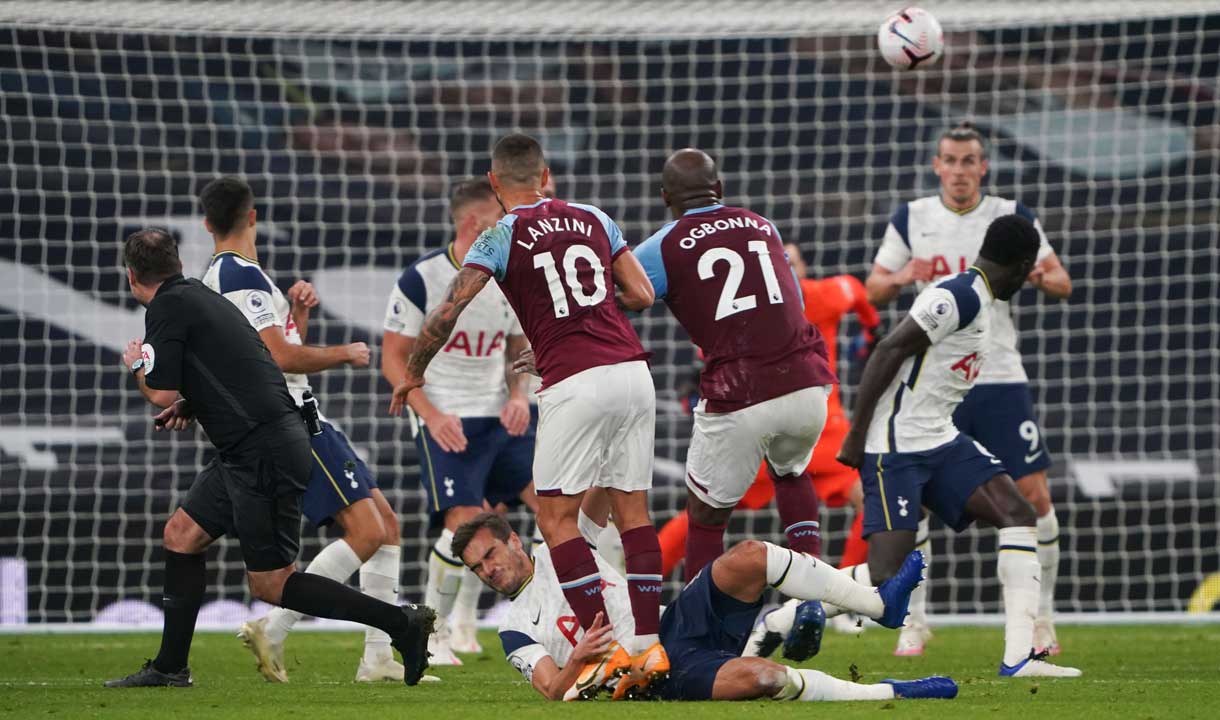 Manuel Lanzini scores at Tottenham