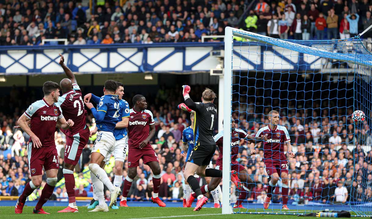 Angelo Ogbonna scores at Everton