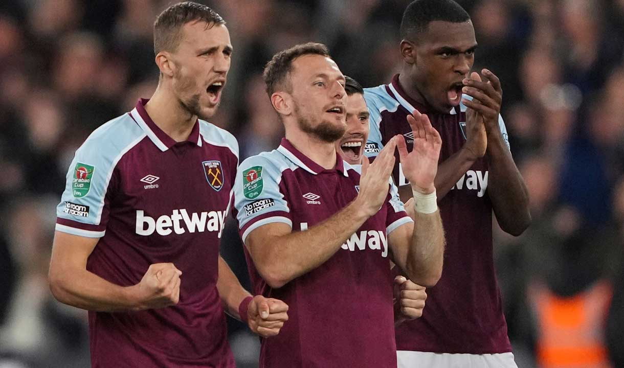 West Ham players celebrate 