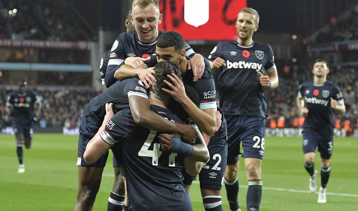 The Hammers celebrate Declan Rice's goal