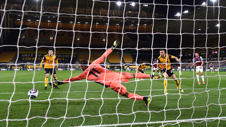 Pablo Fornals scores at Wolves