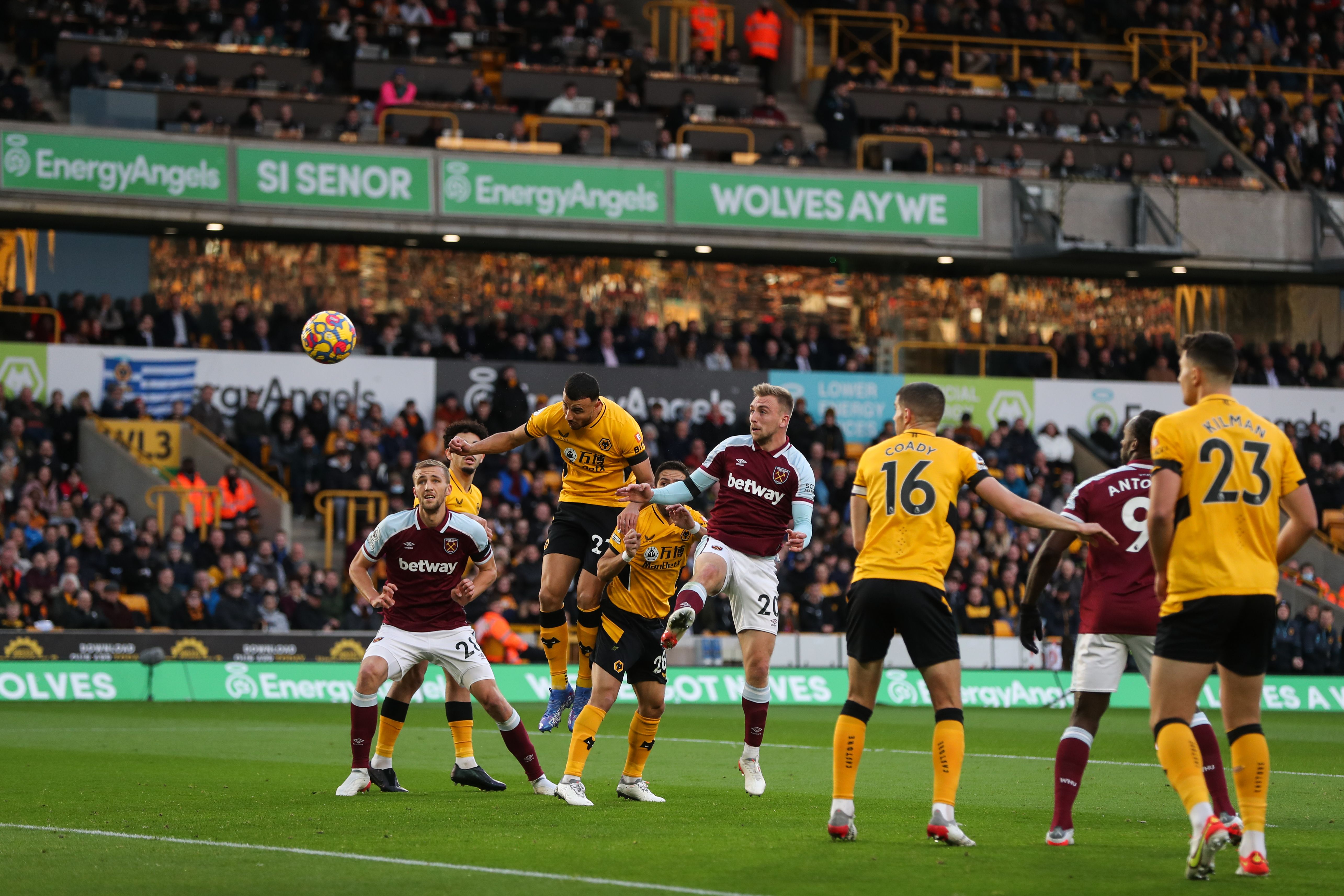 Jarrod Bowen heads wide