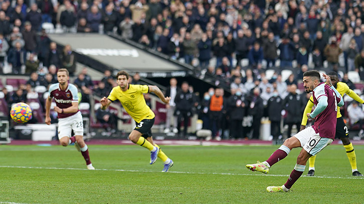 Manu Lanzini scores a penalty