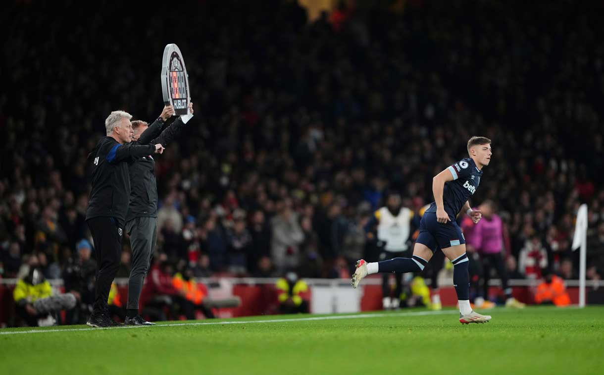 David Moyes sends Harrison Ashby on for his debut