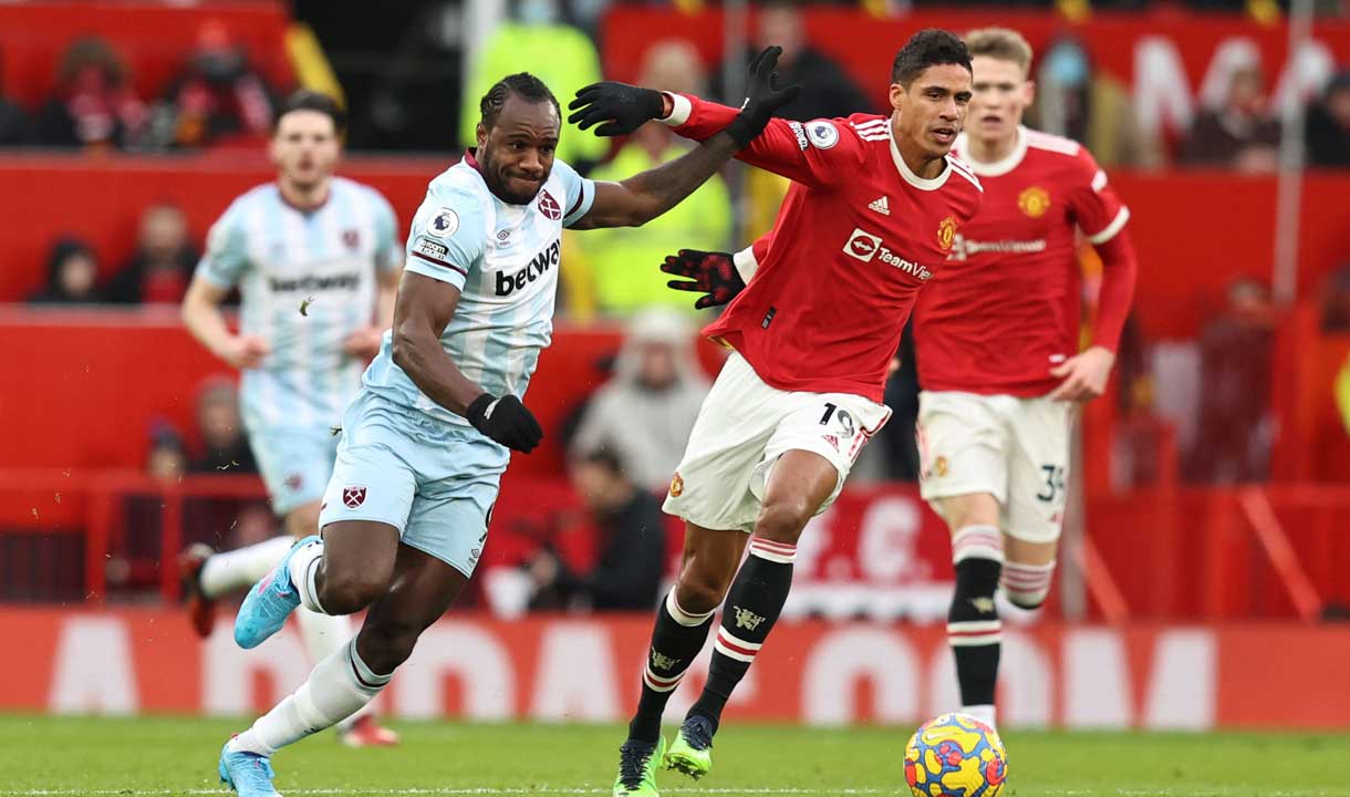 Michail Antonio takes on Raphaël Varane