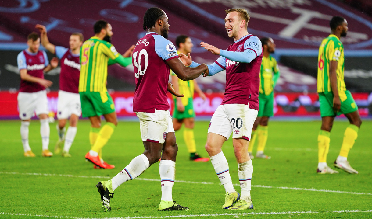 Jarrod Bowen celebrates with Michail Antonio