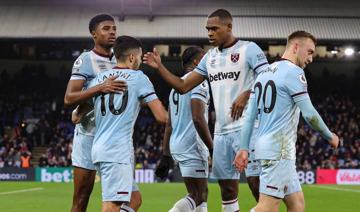 The Hammers celebrate Manuel Lanzini's goal at Crystal Palace