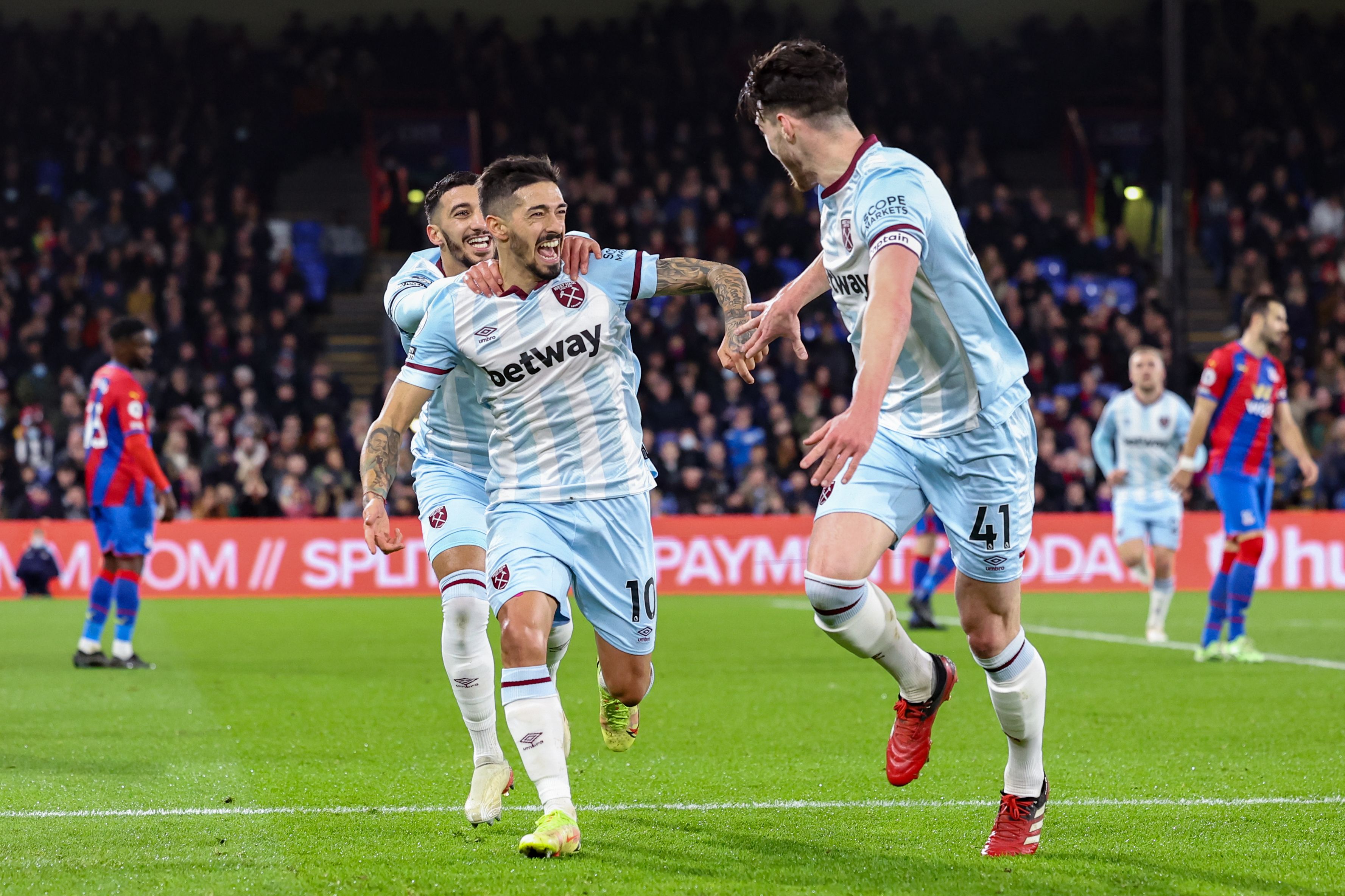 Manuel Lanzini celebrates at Palace.