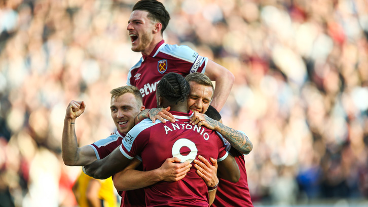 The Hammers celebrate Soucek's goal