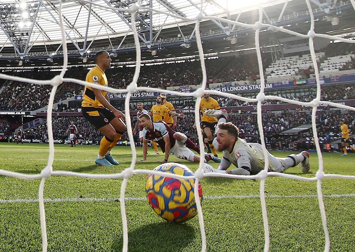 Tomas Soucek scores against Wolves