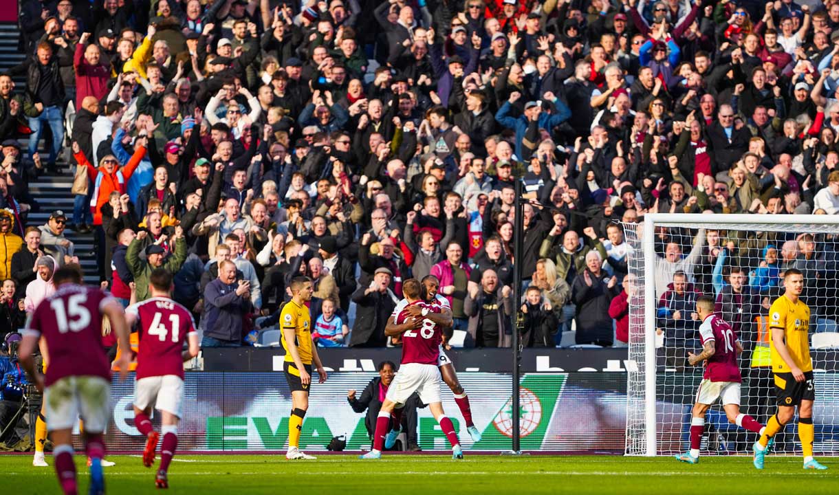 Tomáš Souček celebrates his goal against Wolves