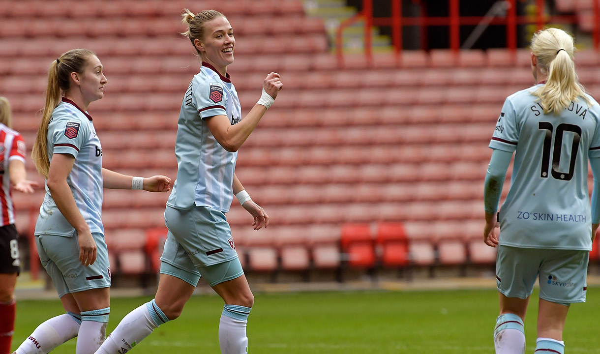 The Hammers women celebrate at Sheffield United